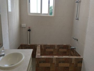 Casa en Ciudad Satélite para Remodelar y con  Departamentos independientes y/o integrados
