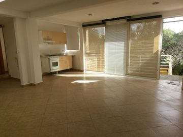 Casa en Ciudad Satélite para Remodelar y con  Departamentos independientes y/o integrados