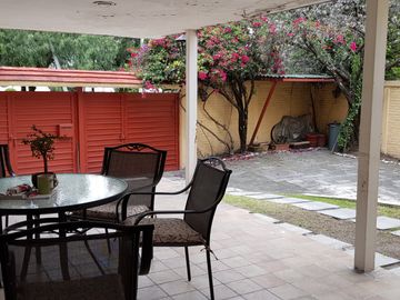 Casa en Ciudad Satélite para Remodelar y con  Departamentos independientes y/o integrados