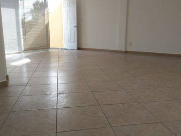 Casa en Ciudad Satélite para Remodelar y con  Departamentos independientes y/o integrados