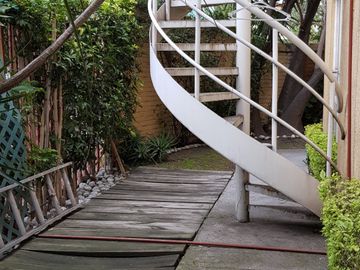 Casa en Ciudad Satélite para Remodelar y con  Departamentos independientes y/o integrados