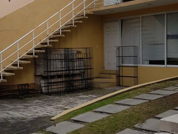 Casa en Ciudad Satélite para Remodelar y con  Departamentos independientes y/o integrados