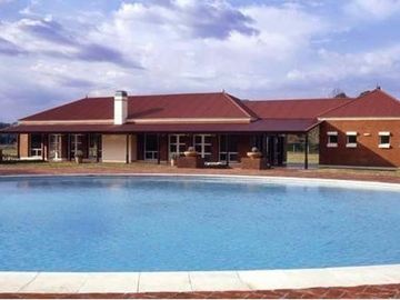 HERMOSA CASA EN VENTA EN COUNTRY LUJAN DEL SOL