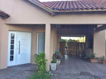 HERMOSA CASA EN VENTA EN COUNTRY LUJAN DEL SOL