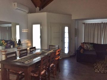 HERMOSA CASA EN VENTA EN COUNTRY LUJAN DEL SOL