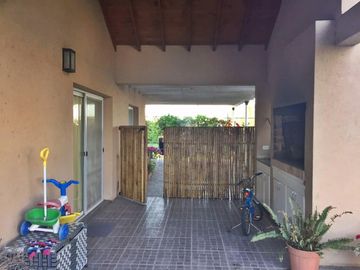 HERMOSA CASA EN VENTA EN COUNTRY LUJAN DEL SOL
