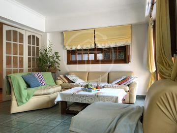 Importante Chalet Sobre Calle Congreso - Malaver - General San Martin