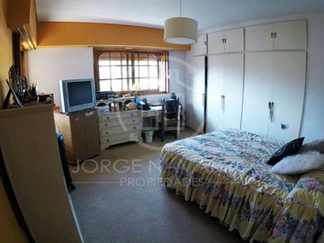 Importante Chalet Sobre Calle Congreso - Malaver - General San Martin