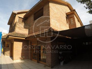 Importante Chalet Sobre Calle Congreso - Malaver - General San Martin