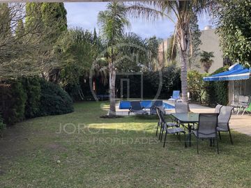 Importante Chalet Sobre Calle Congreso - Malaver - General San Martin