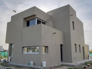 Casa en Venta 5 ambientes Barrio El Canton Puerto con Renta.