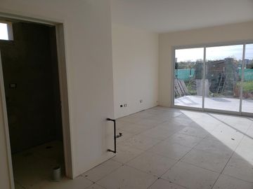 Casa en Venta 5 ambientes Barrio El Canton Puerto con Renta.