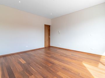 En Venta Casa en Zibata, 3 Niveles, Jardín, 4 Recamaras, 4 Baños, Roof Garden..