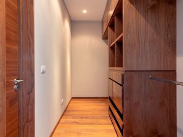 En Venta Casa en Zibata, 3 Niveles, Jardín, 4 Recamaras, 4 Baños, Roof Garden..