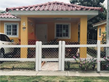 Venta: Casa de 2 recámaras en residencial de Santa Clara, Coclé