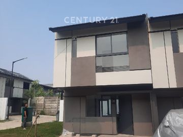 Disewakan Rumah XYZ , Asri, Nyaman, Aman, Di Lippo Cikarang