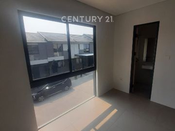 Disewakan Rumah XYZ , Asri, Nyaman, Aman, Di Lippo Cikarang