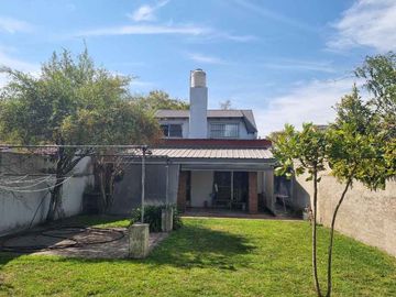 Chalet en venta en Villa Club
