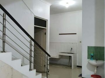 Rumah 2 Lantai Lebak Listrik 2200w, hadap barat