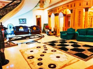 Rumah di Slipi, Jakarta Barat. Mewah desain Classic Modern