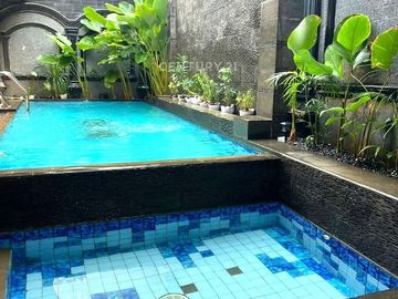 Dijual Rumah Luas Dengan Kolam Renang Di Duren Sawit Jaktim 9417