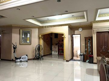 Dijual Rumah Luas Dengan Kolam Renang Di Duren Sawit Jaktim 9417