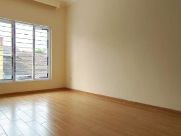 5 Bedroom House for sale