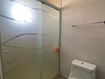 RZ VENTA DE CASA EN CUMBRES CON EXCEDENTE Y ALBERCA