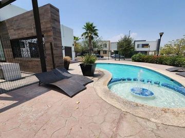 RZ VENTA DE CASA EN CUMBRES CON EXCEDENTE Y ALBERCA
