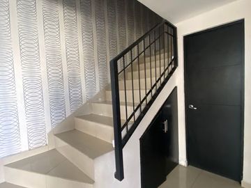 RZ VENTA DE CASA EN CUMBRES CON EXCEDENTE Y ALBERCA