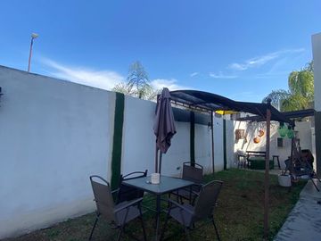 RZ VENTA DE CASA EN CUMBRES CON EXCEDENTE Y ALBERCA