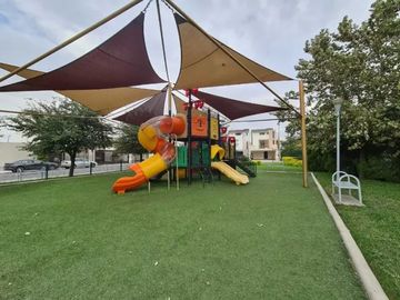 RZ VENTA DE CASA EN CUMBRES CON EXCEDENTE Y ALBERCA