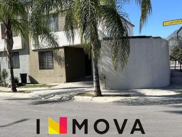 RZ VENTA DE CASA EN CUMBRES CON EXCEDENTE Y ALBERCA