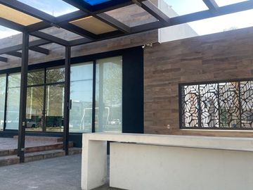 RZ VENTA DE CASA EN CUMBRES CON EXCEDENTE Y ALBERCA