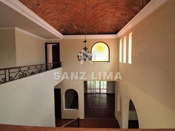 QUINTAS SANTA MARÍA: Bella propiedad, cómoda, iluminada y amplías áreas verdes.