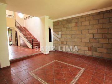 QUINTAS SANTA MARÍA: Bella propiedad, cómoda, iluminada y amplías áreas verdes.