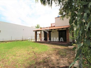 QUINTAS SANTA MARÍA: Bella propiedad, cómoda, iluminada y amplías áreas verdes.