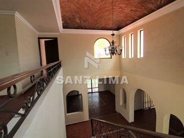 QUINTAS SANTA MARÍA: Bella propiedad, cómoda, iluminada y amplías áreas verdes.