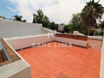 QUINTAS SANTA MARÍA: Bella propiedad, cómoda, iluminada y amplías áreas verdes.