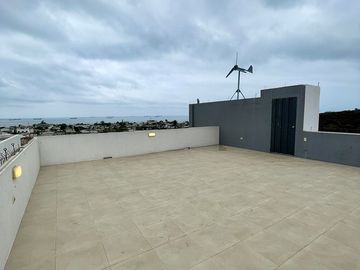 Ballenita, espectacular conjunto multifamiliar moderno con vista al mar.
