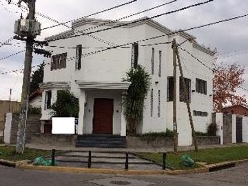 BURZACO:CASA EN EXC ESTADO , ESTILO MODERNO MINIMALISTA, 3 DORMITORIOS, GARAGE, FOND