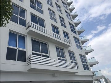 Apartamento en venta en Avenida Balboa vista al mar P.H. The Sands