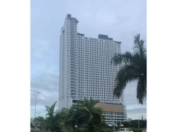 Apartamento en venta en Avenida Balboa vista al mar P.H. The Sands