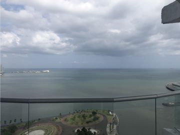 Apartamento en venta en Avenida Balboa vista al mar P.H. The Sands