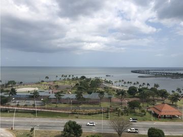 Apartamento en venta en Avenida Balboa vista al mar P.H. The Sands