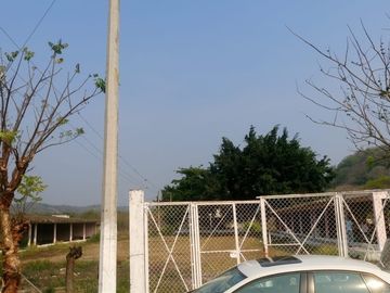 SE VENDE AMPLIO TERRENO COMERCIAL!!