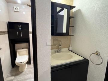 Casa en venta, de dos recámaras, en el Fracc. Los Héroes III, Toluca, México