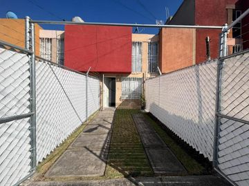 Casa en venta, de dos recámaras, en el Fracc. Los Héroes III, Toluca, México
