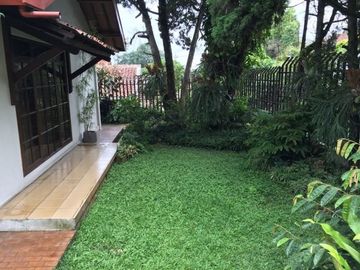 Rumah bukit dago dekat cisitu, dago asri, tubagus ismail
