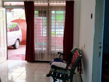 Rumah Baruk Rungkut Hadap Selatan